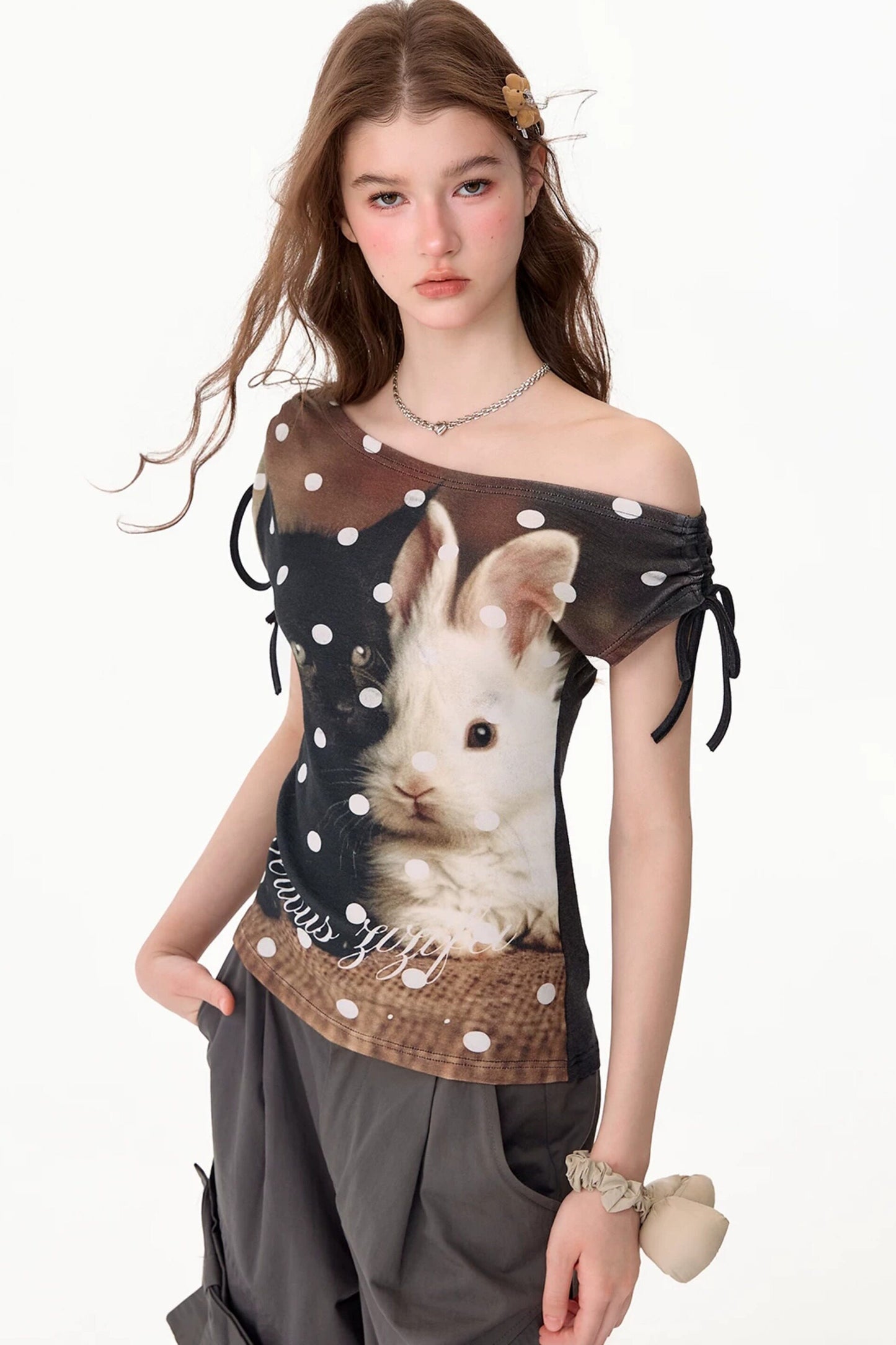 Off-Shoulder-Oberteil mit Kaninchenprint und Bindeband
