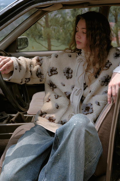 Gesteppte Fleecejacke mit Blumen und Schleife
