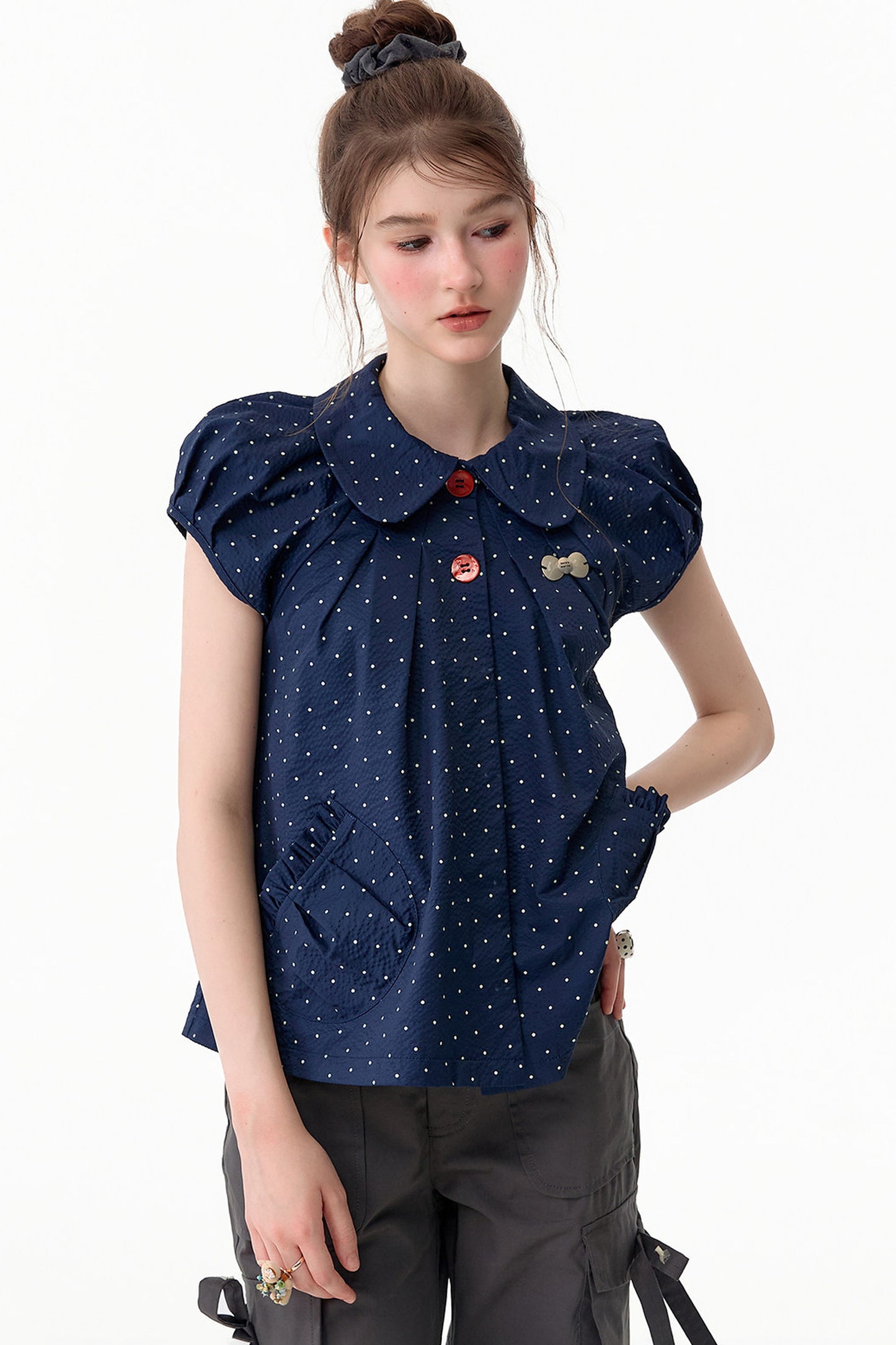 Camicia blu scuro a pois con colletto Peter Pan