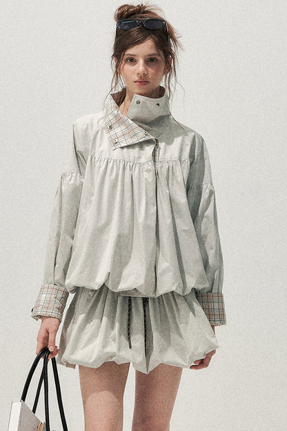 Set trench e gonna scozzese grigio-blu con bottoni decorativi