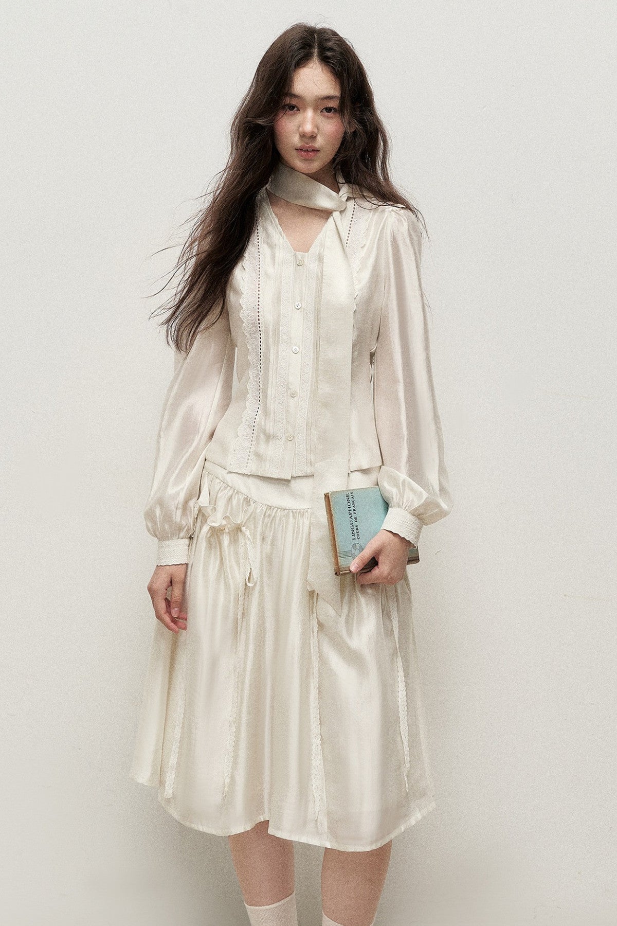 Botanical Lyocell V-Neck Ribbon Blouse And Skirt Set-Up