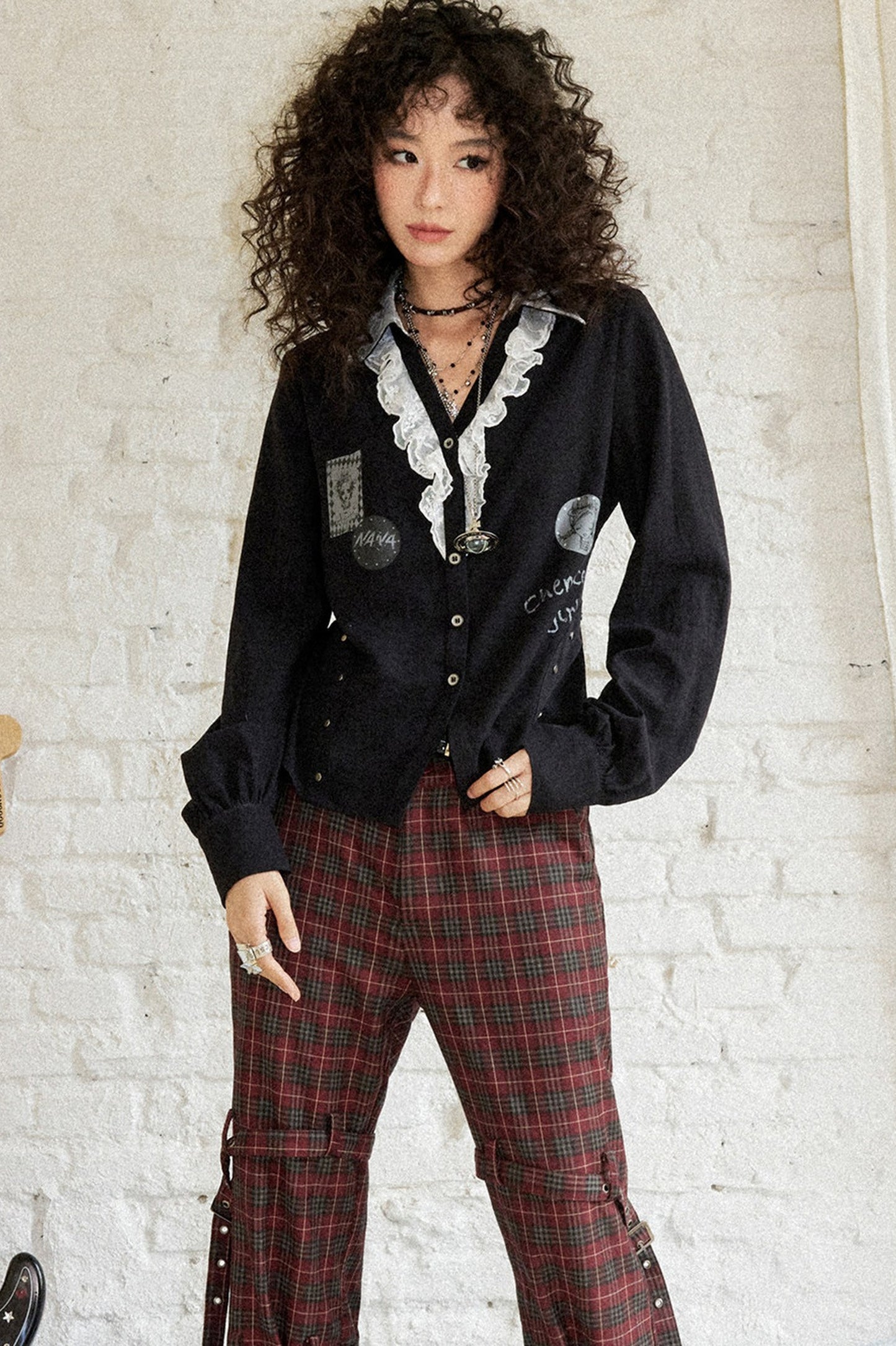 Bluse mit Spitzen- und Blumen-Patchwork
