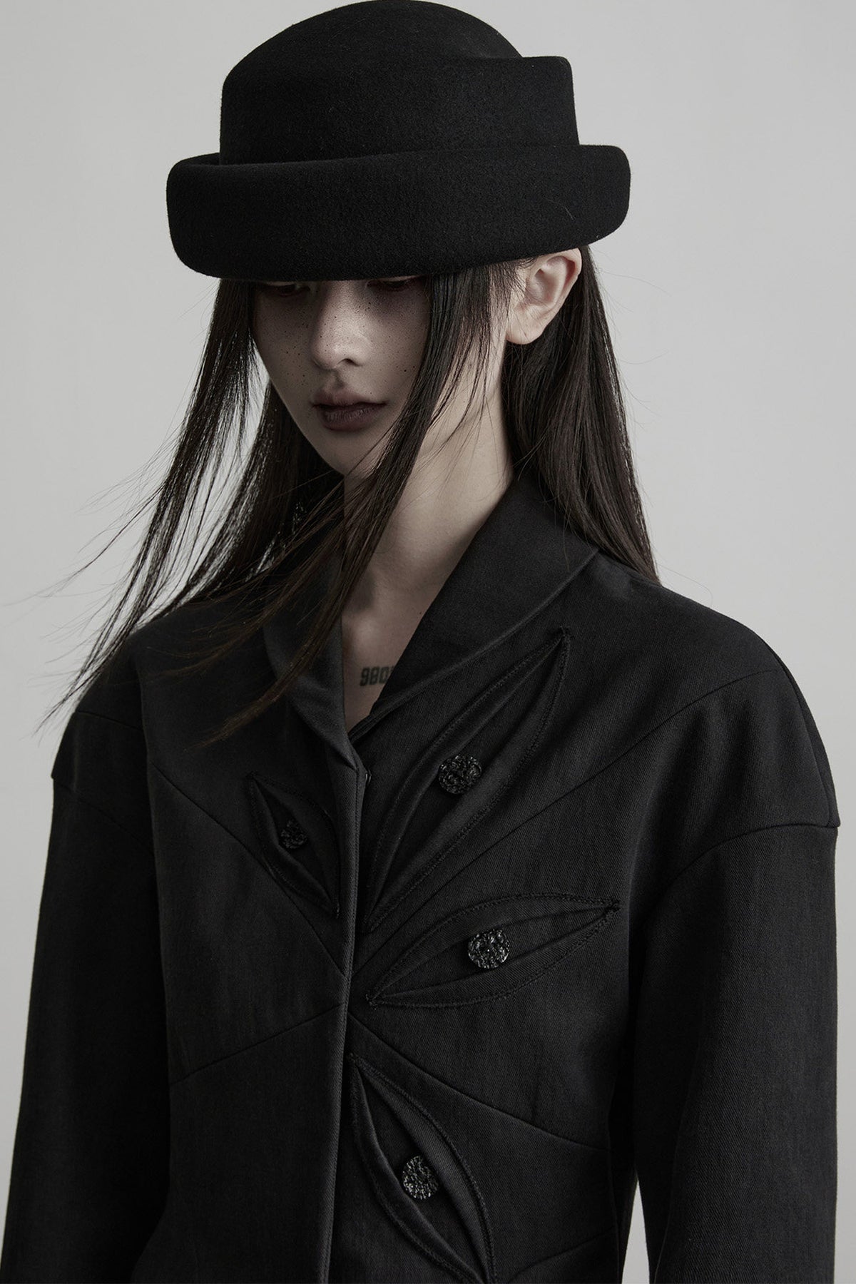 Deconstructed Button-Eye Collar Jacket