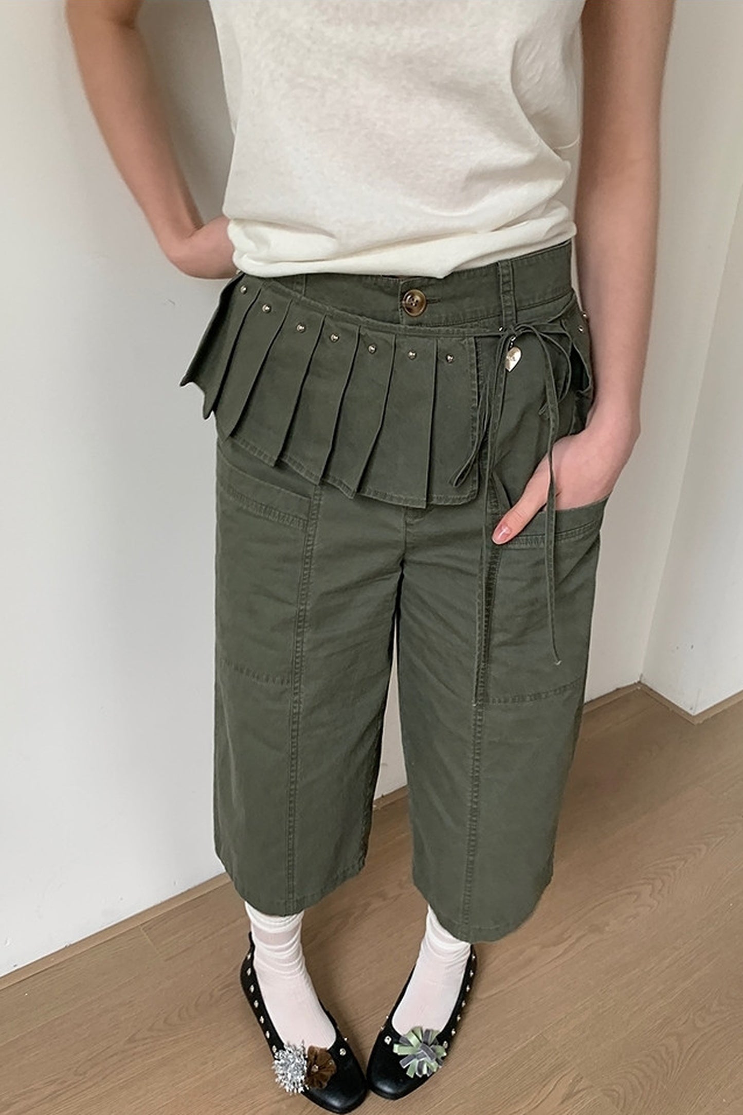 Pantaloni cropped a vita alta con orlo plissettato staccabile