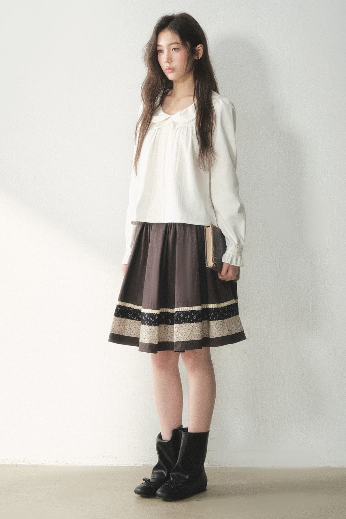 White Doll Collar Lyocell Blouse