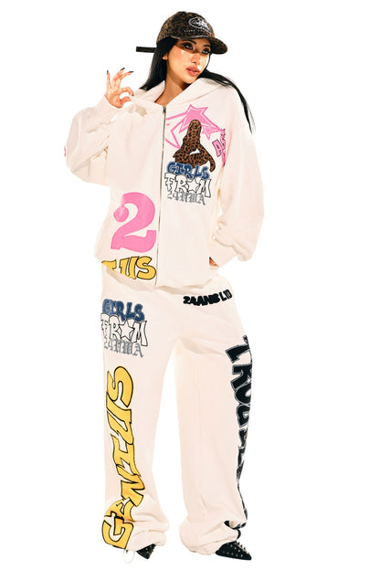 Set-Up aus Hoodie und Hose mit gesticktem Patch