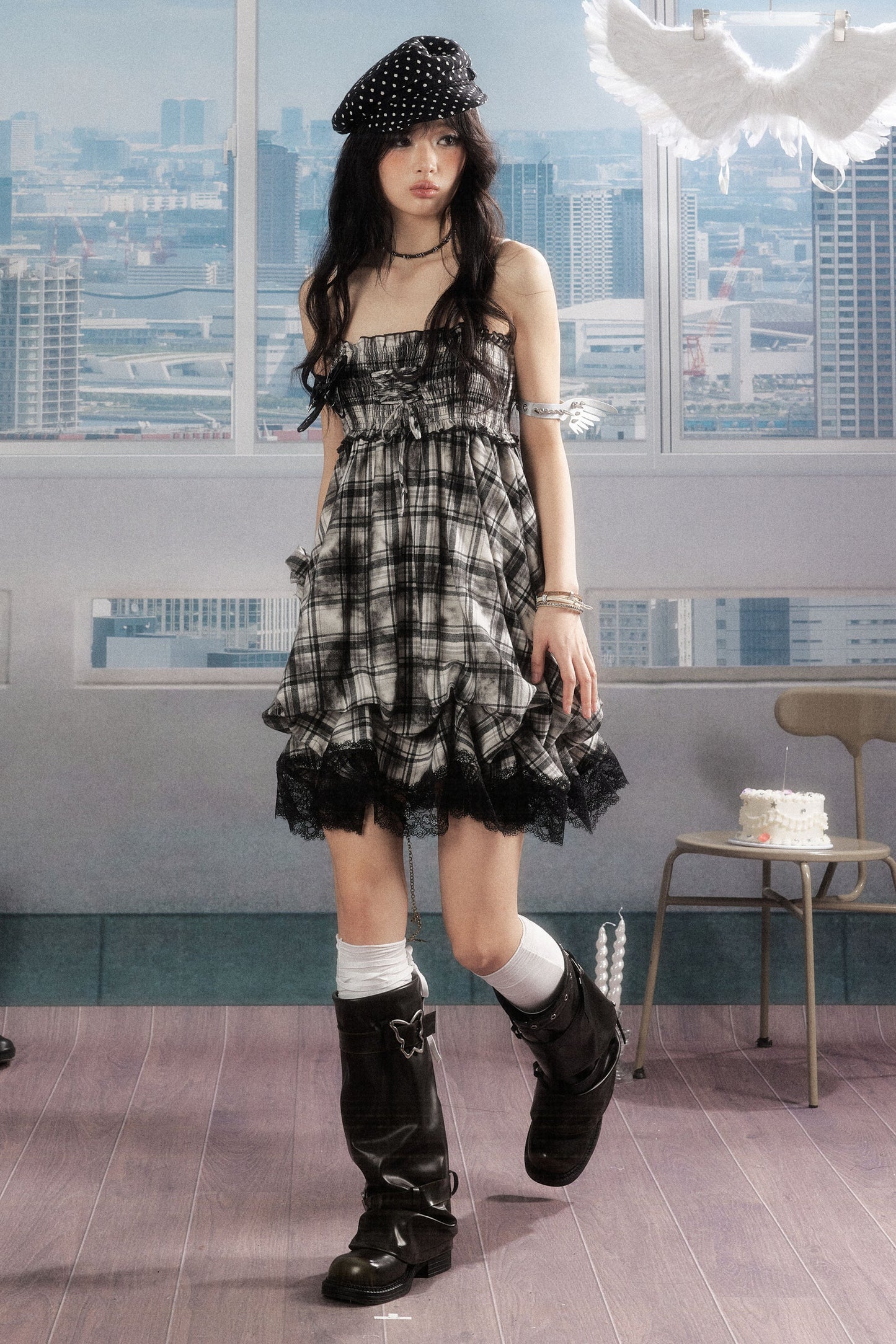 Kariertes Camisole-Kleid mit Spitzen-Patchwork