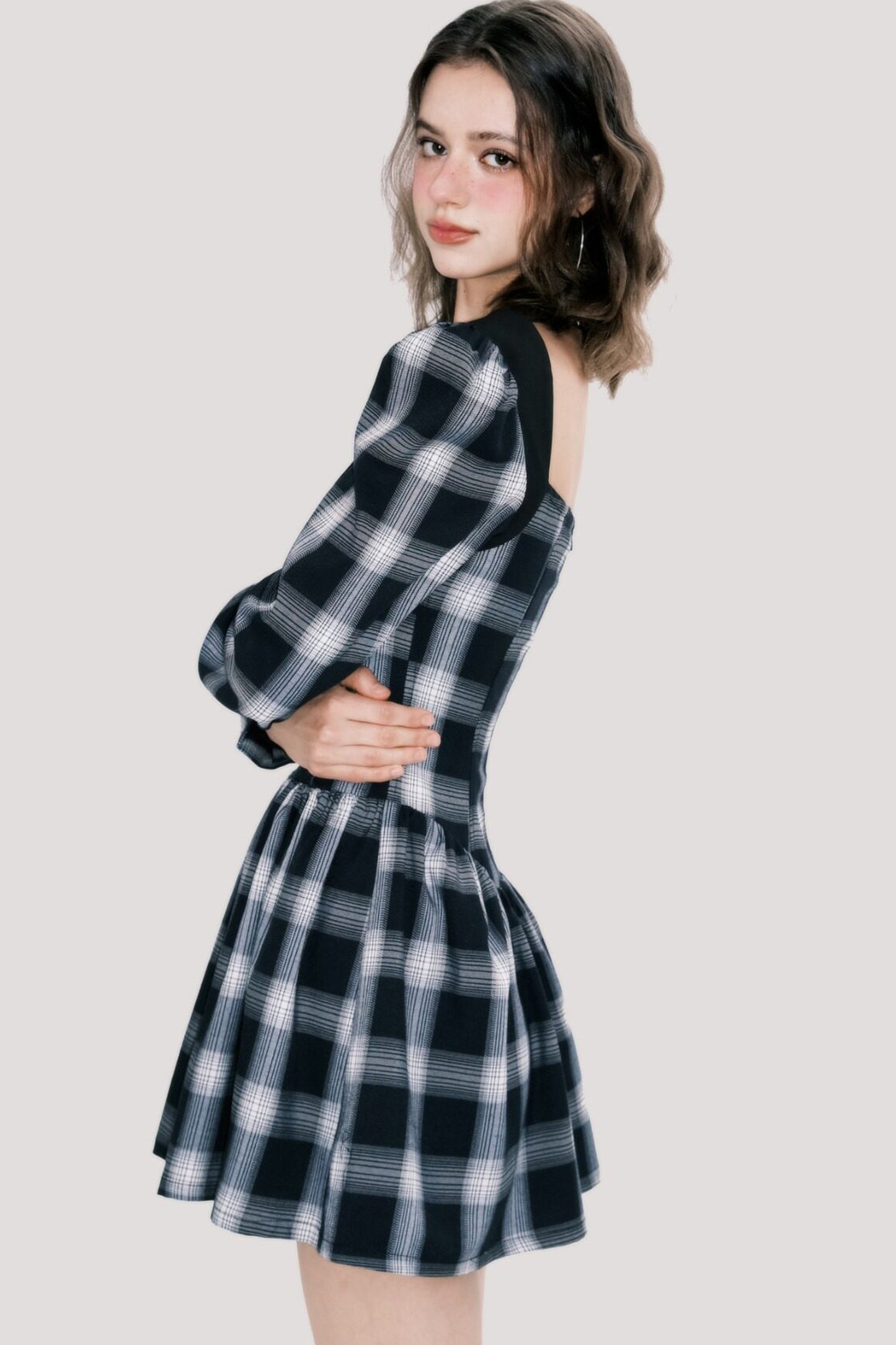 Robe à carreaux à manches longues cintrée à la taille