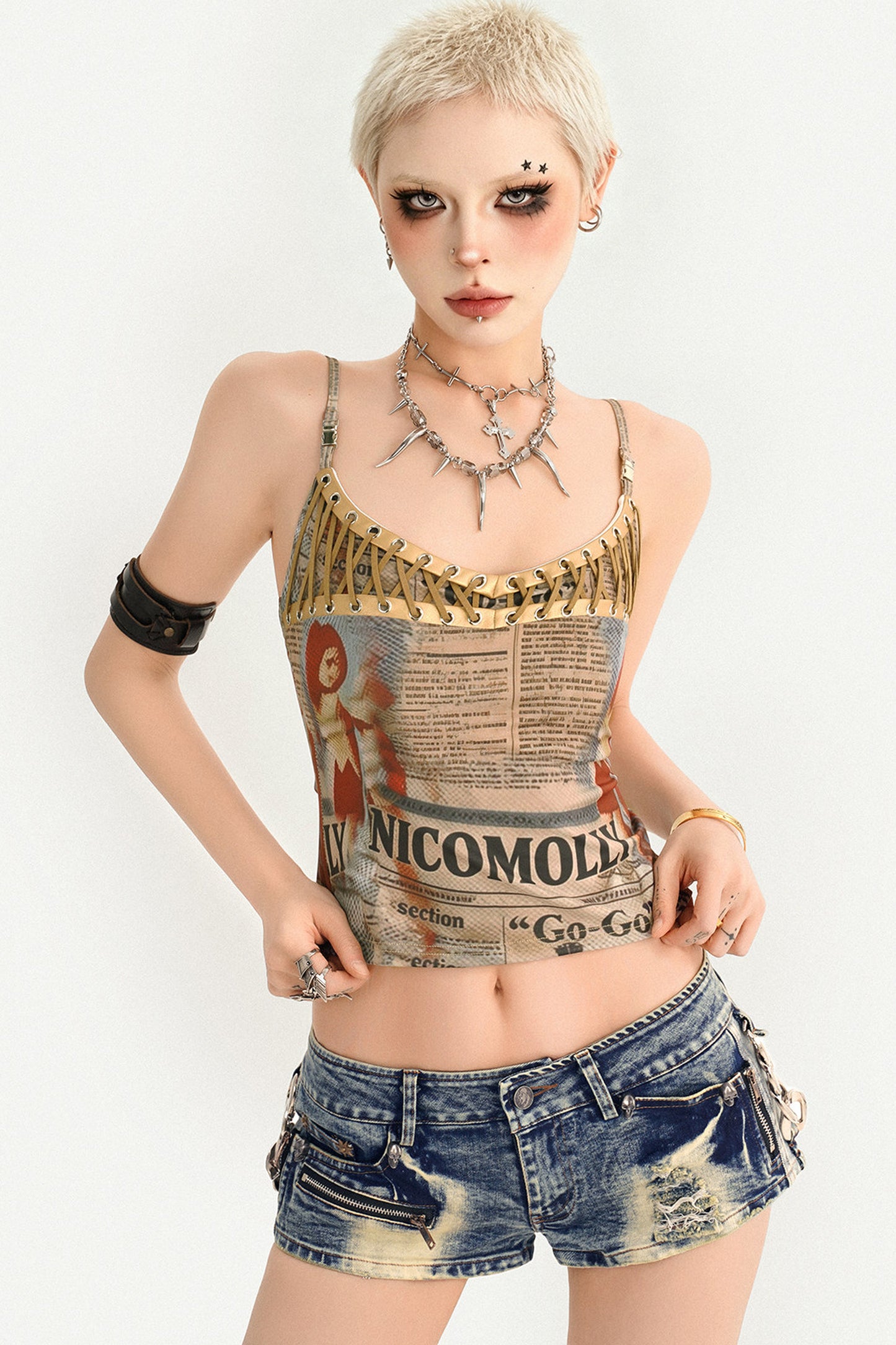 Low Rise Distressed Denim Shorts With Zipper Detail