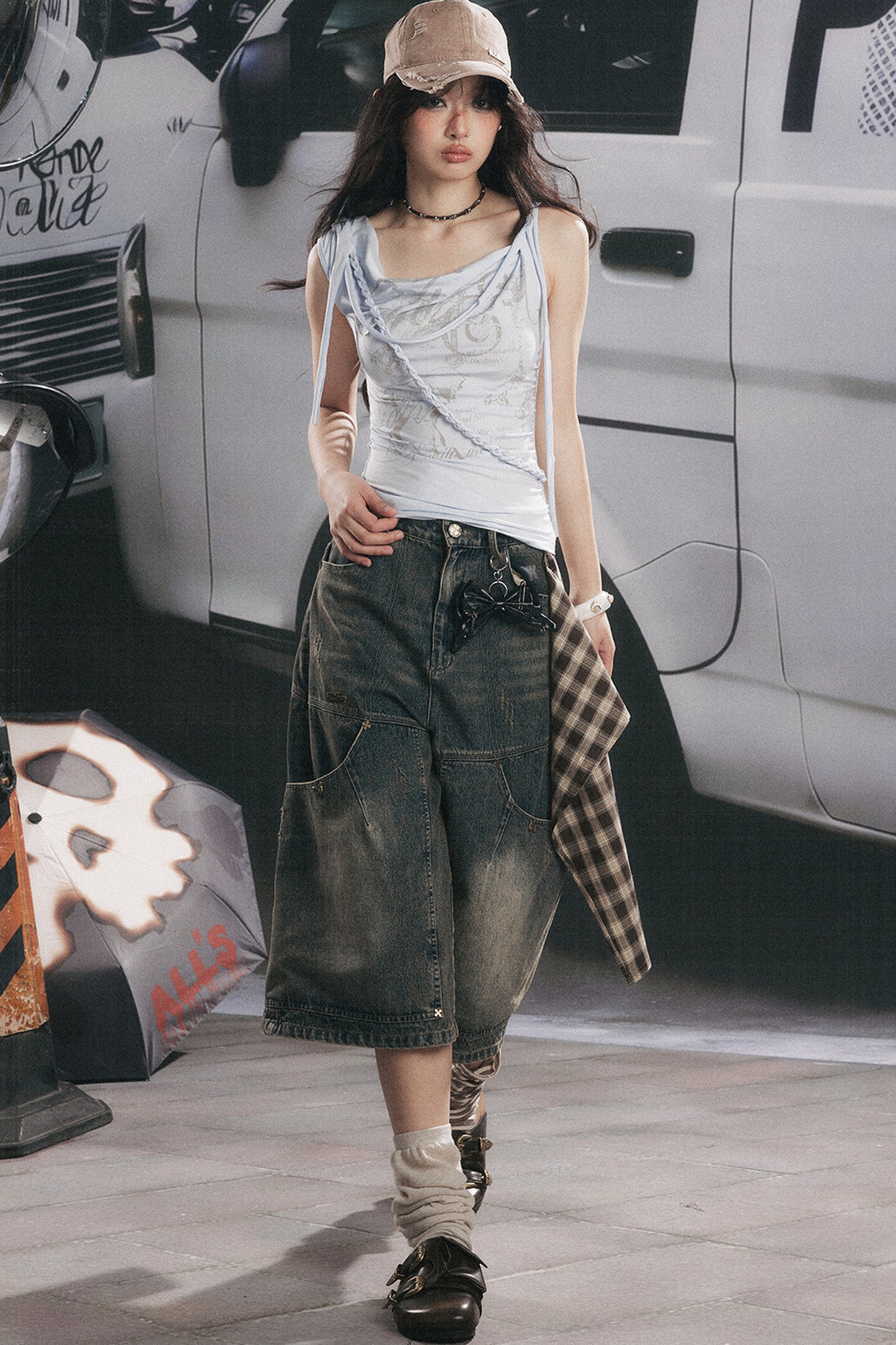 Off-Shoulder Letter Print Vest