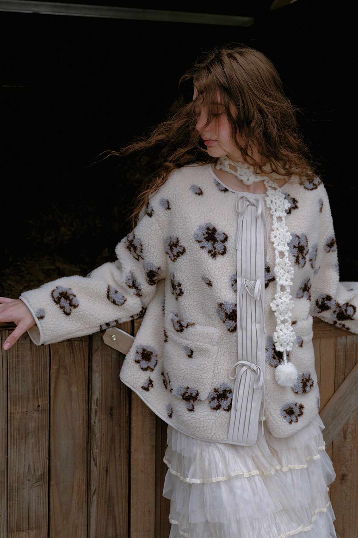 Gesteppte Fleecejacke mit Blumen und Schleife