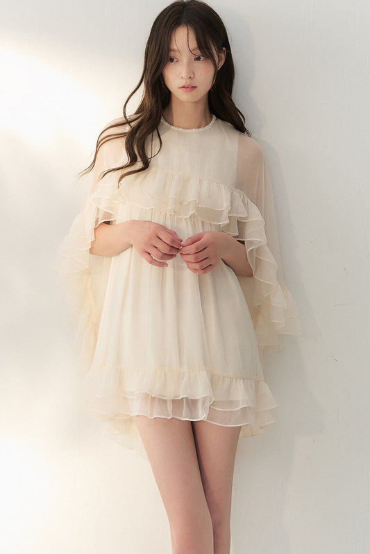 Beiges Rüschenkleid aus Tüll mit Umhang