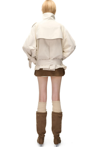Kurzer Trenchcoat im Patchwork-Stil