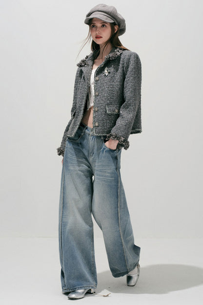 Hellblaue gewaschene Jeans mit weitem Bein