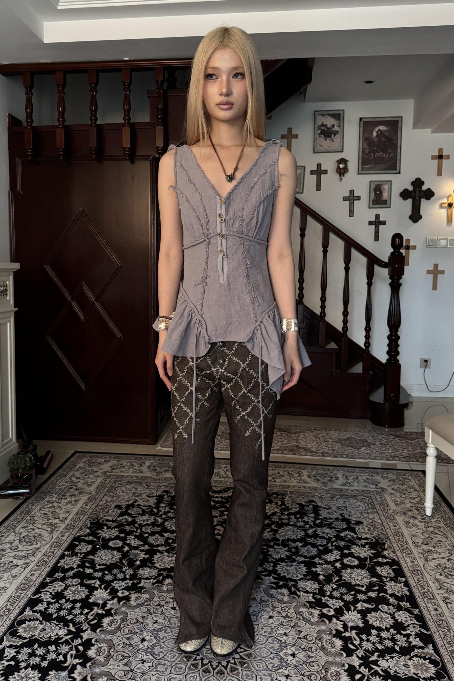 Pantalon évasé en denim patchwork médiéval