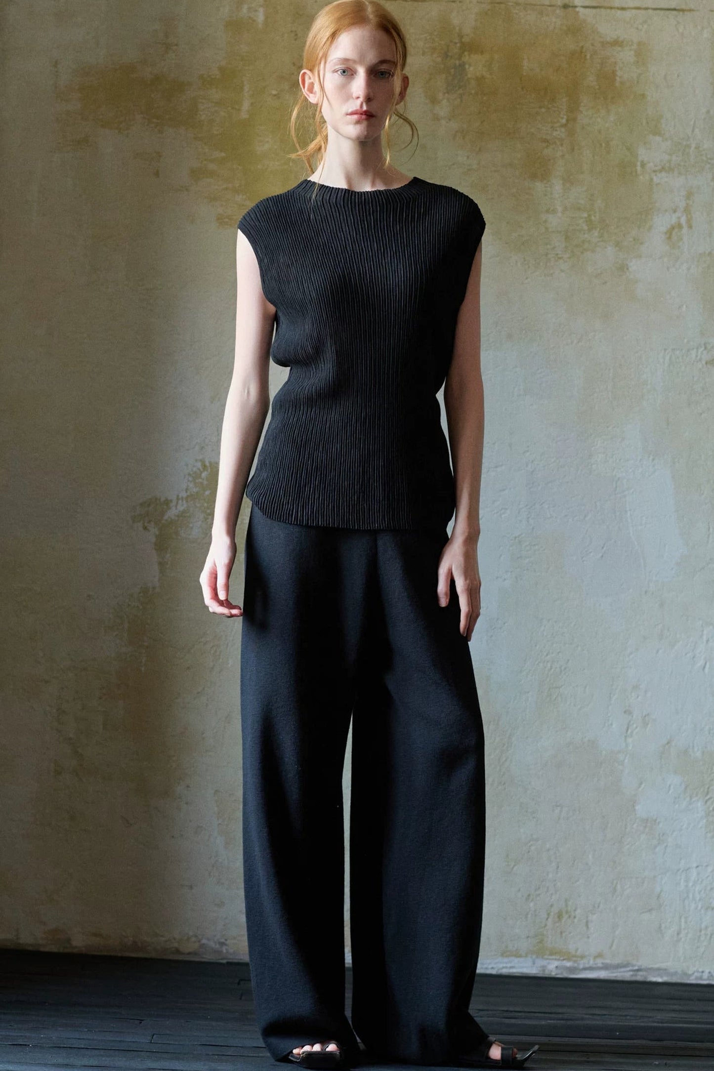 Black Linen Knitted T-Shirt