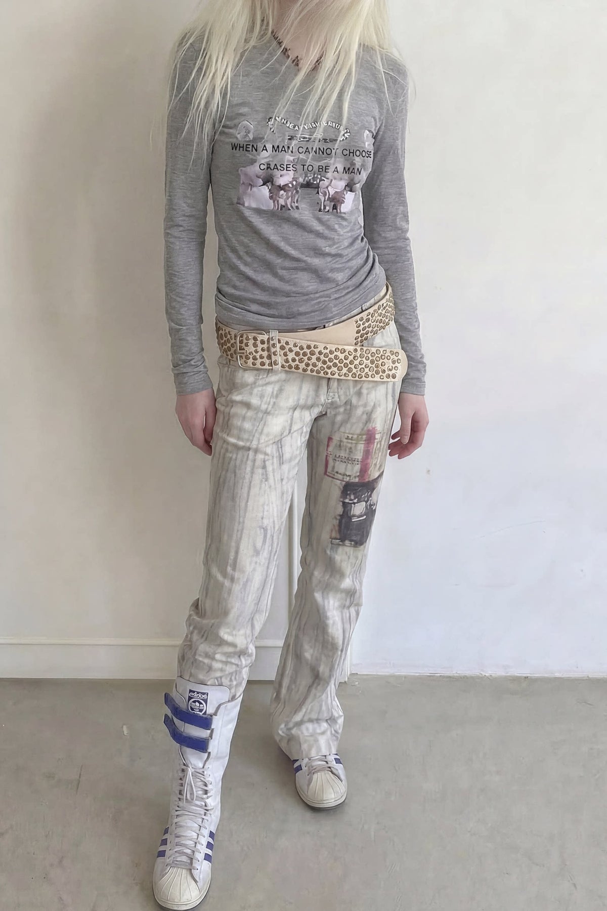 White Low-Waisted Micro-Flared Jeans