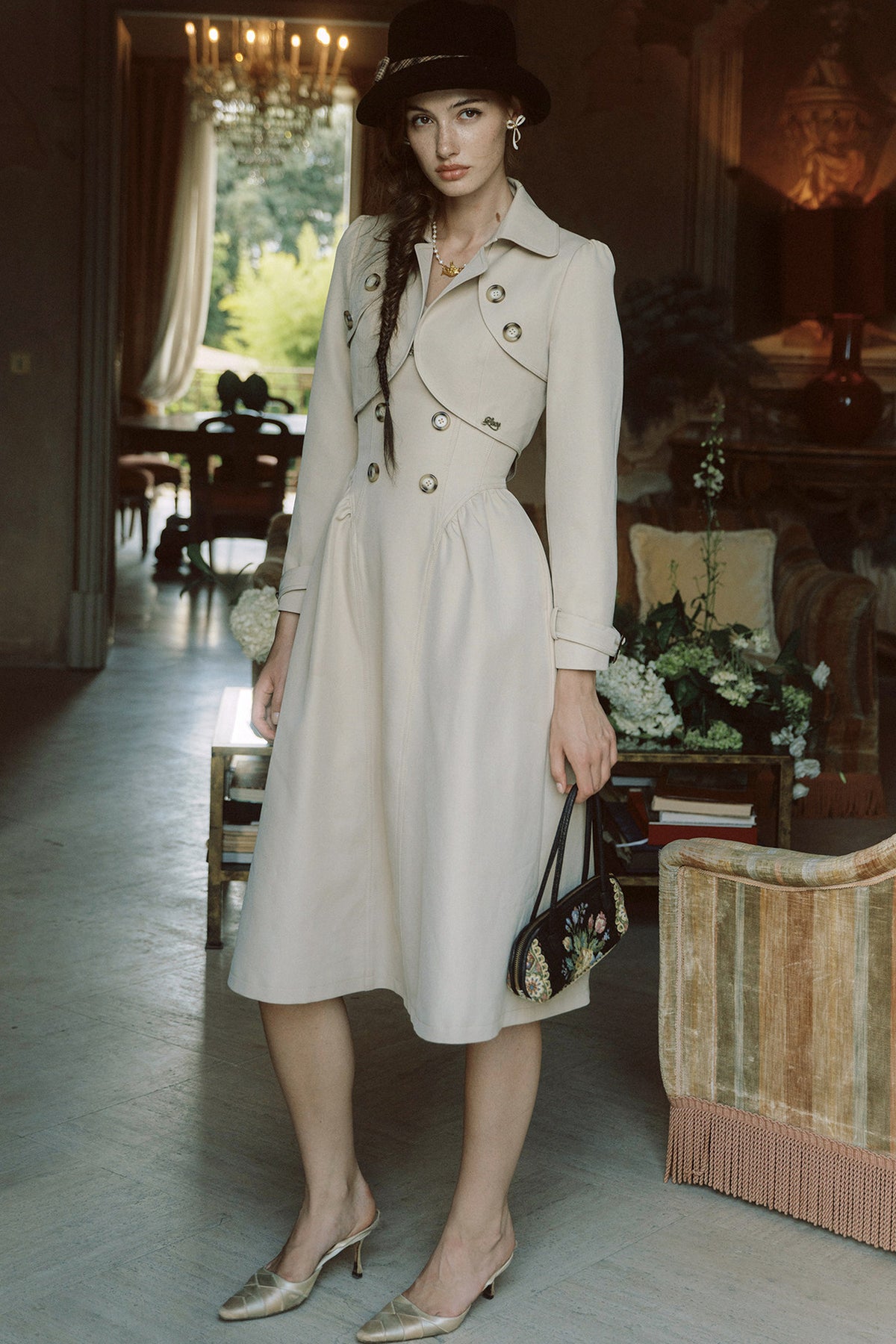 Set aus kurzer Jacke und Kleid