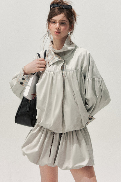 Set trench e gonna scozzese grigio-blu con bottoni decorativi