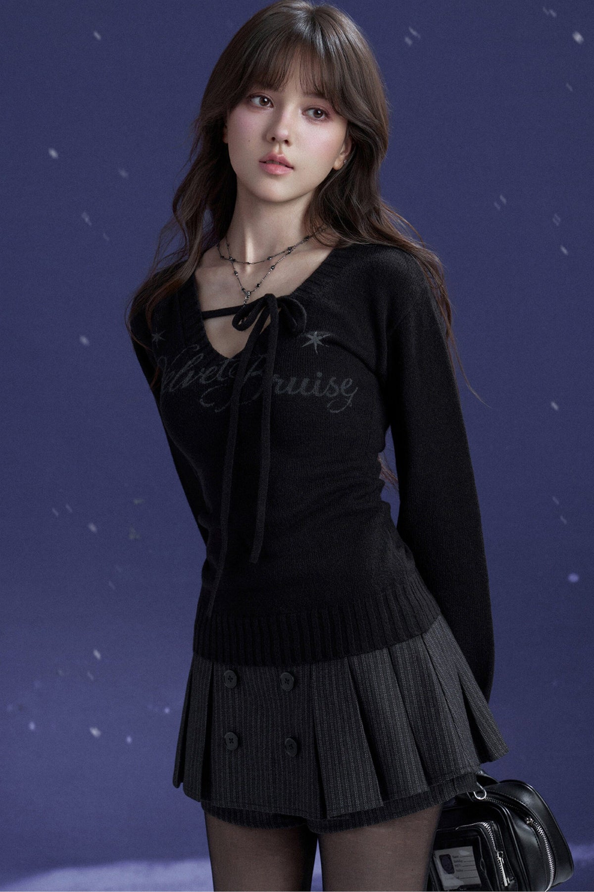 Schwarz-violetter Pullover mit V-Ausschnitt und Bindeband