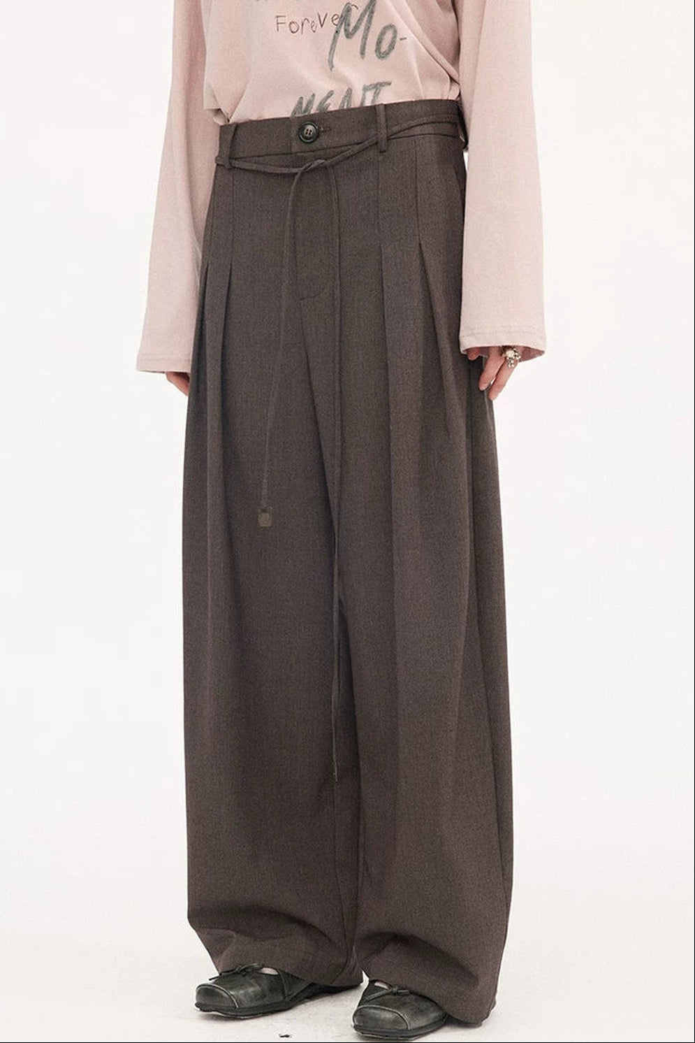 Curved Blade Pleated Wide-Leg Pants