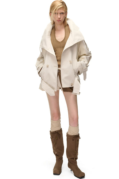 Kurzer Trenchcoat im Patchwork-Stil