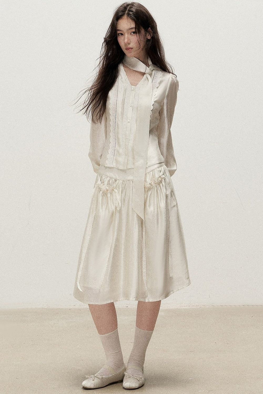 Botanical Lyocell V-Neck Ribbon Blouse And Skirt Set-Up