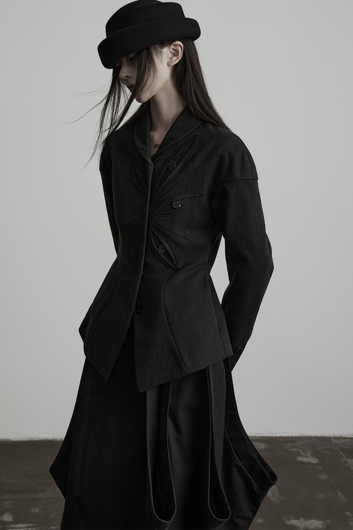 Deconstructed Button-Eye Collar Jacket