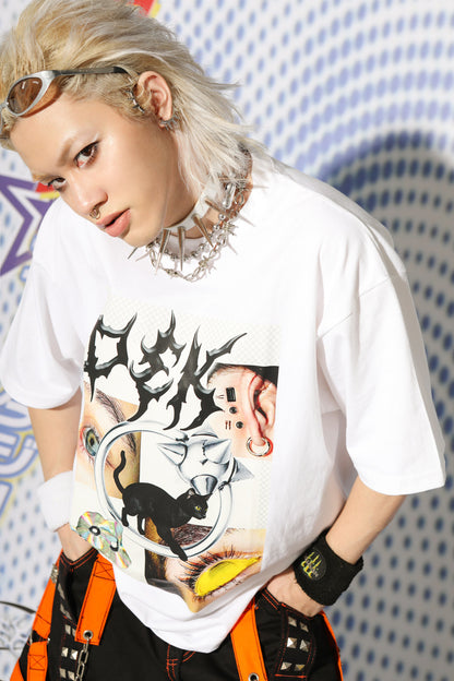 T-shirt oversize con anello in metallo a forma di occhio e gatto nero