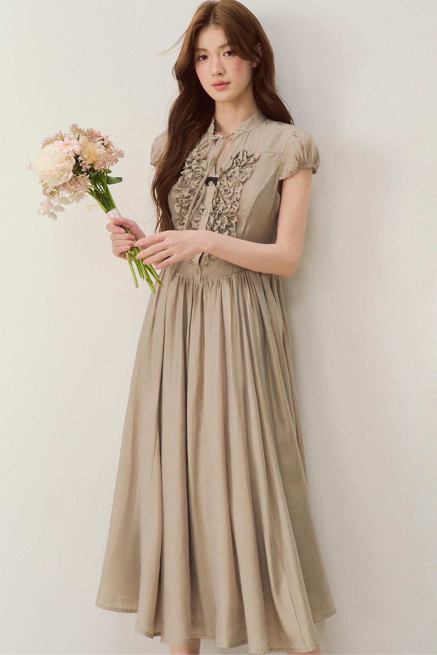 Robe à col en V à motif floral en acétate