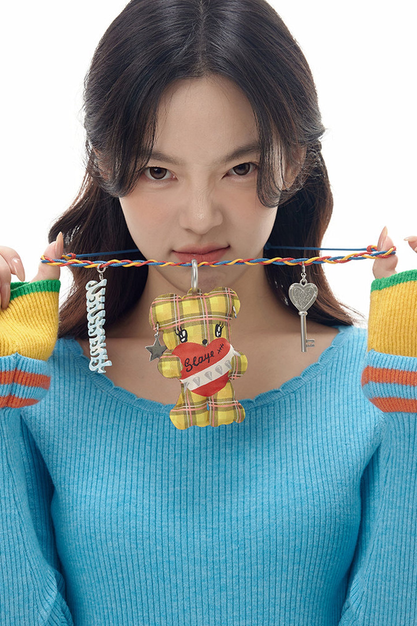 Collier long avec pendentif ours à carreaux