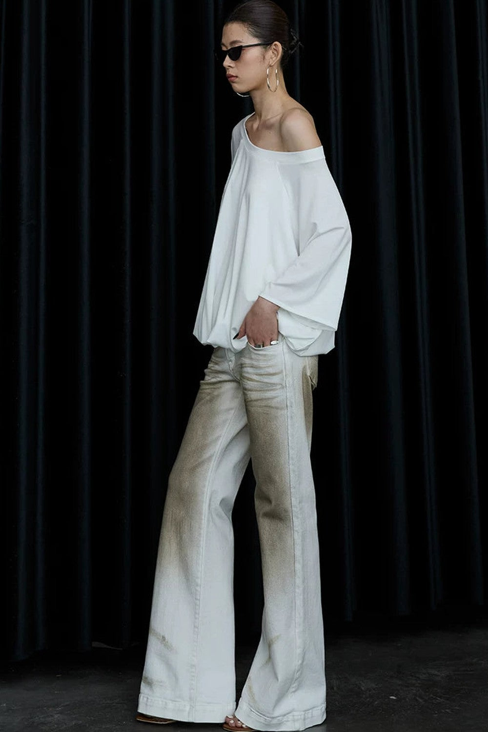 Blusa floreale con maniche a sbuffo e spalle scoperte