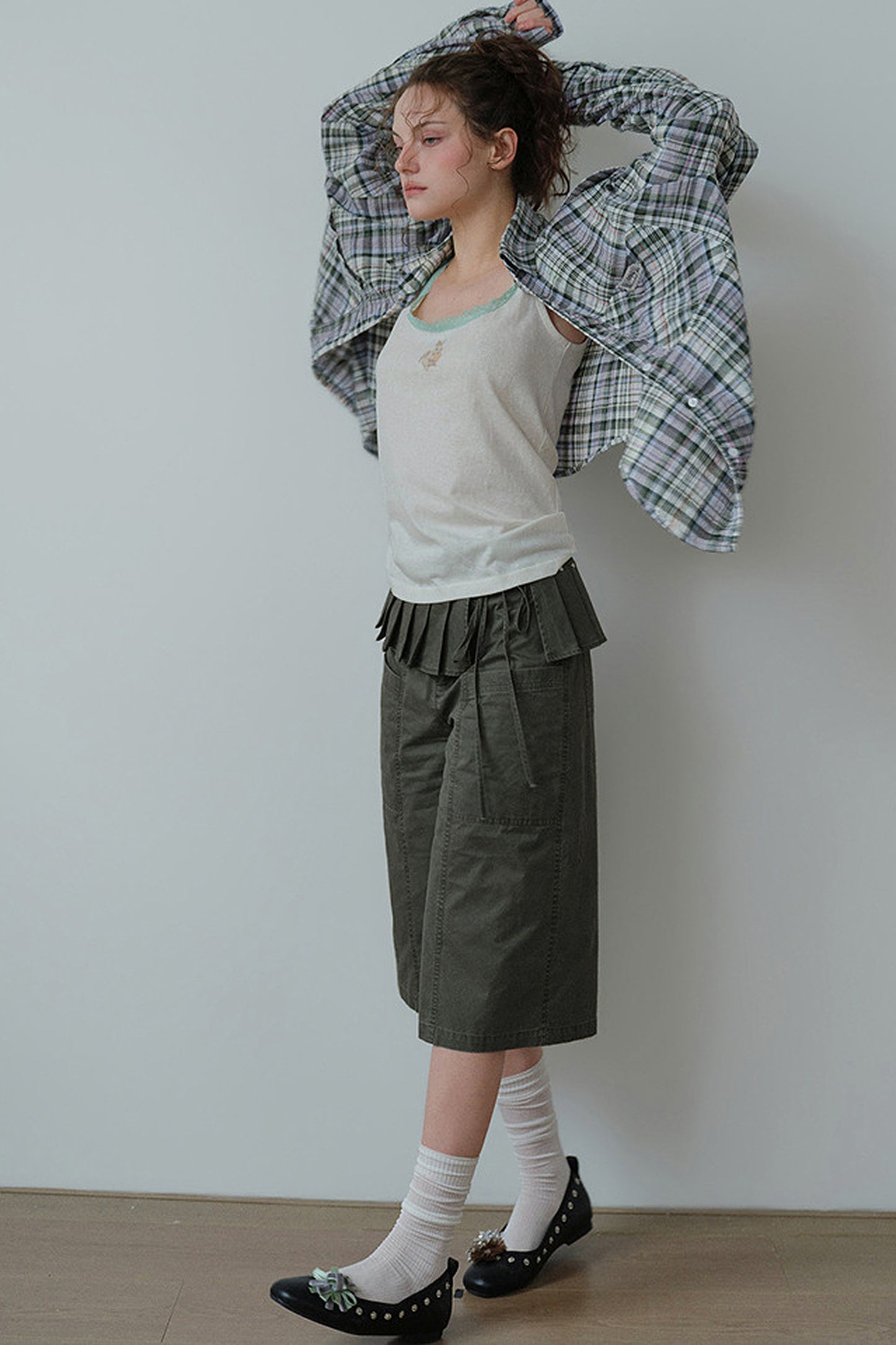 Pantaloni cropped a vita alta con orlo plissettato staccabile