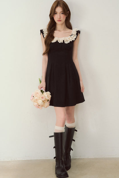 Robe noire à épaules dénudées avec bordure en dentelle au style tendance