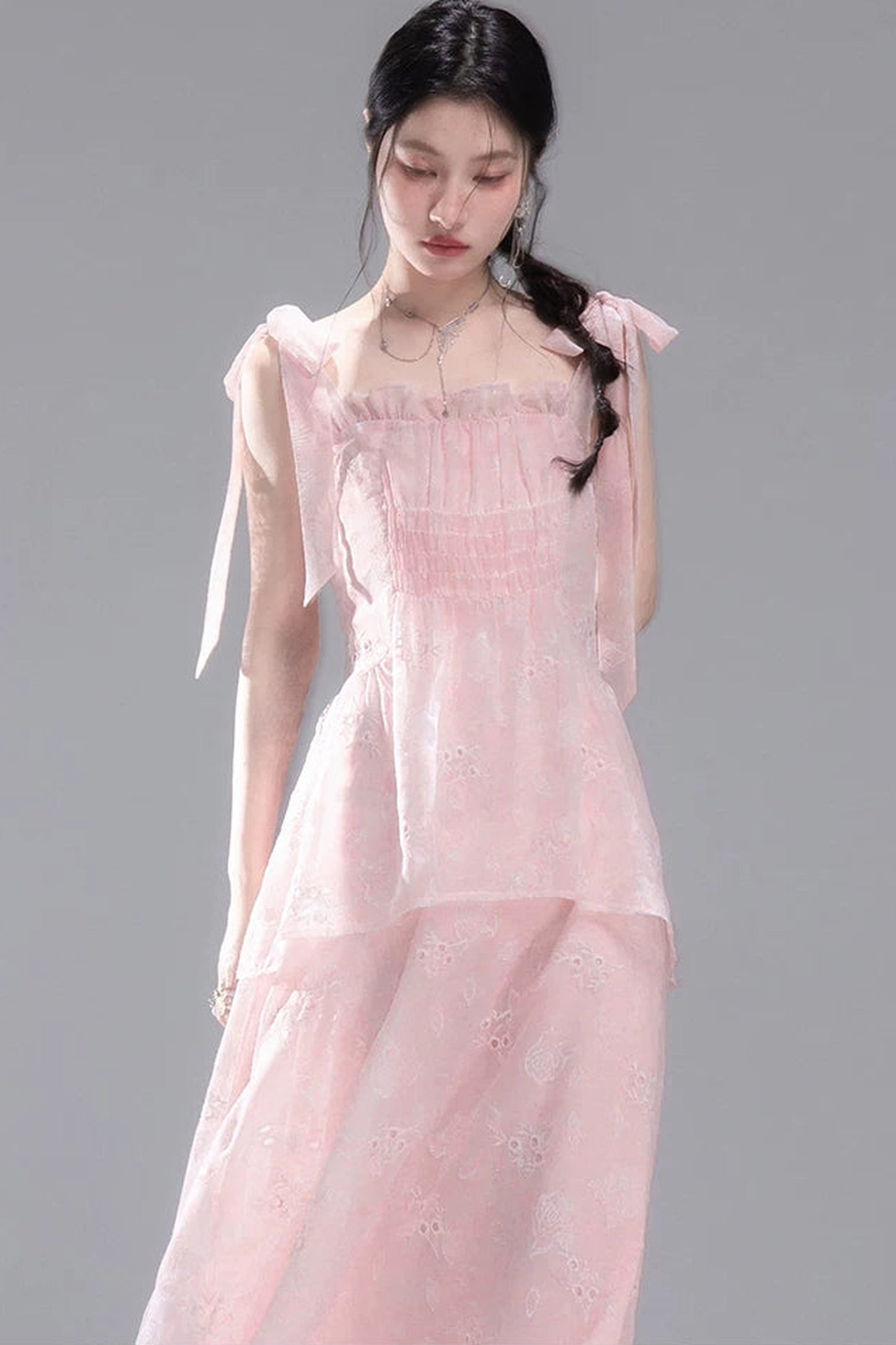 Pudernebel-Trägerkleid