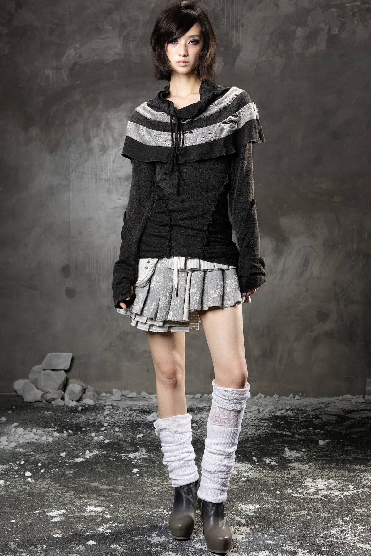 Dark Retro Small Cape Knit Top