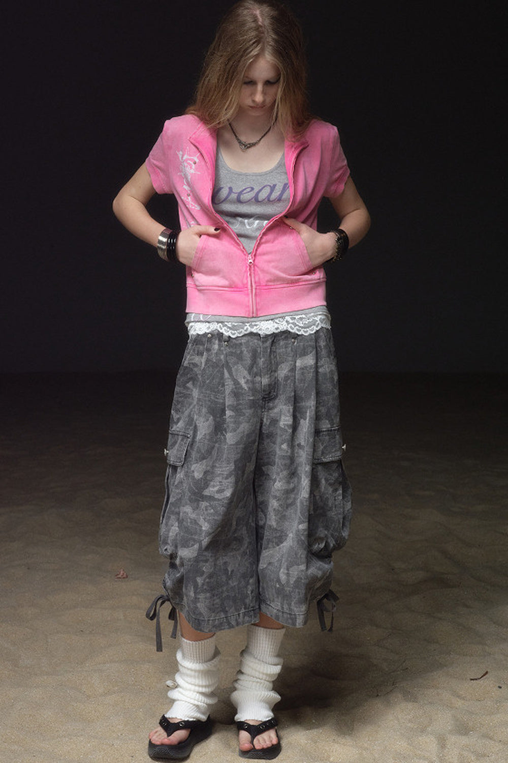 Pantaloni cropped mimetici multi-tasca