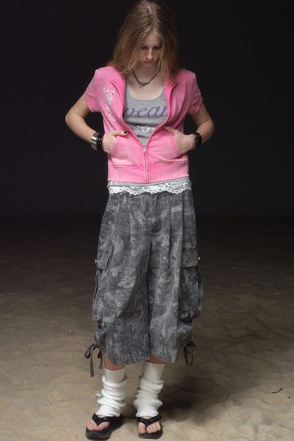 Pantaloni cropped mimetici multi-tasca