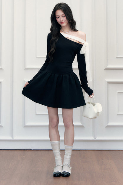 One-Shoulder Contrast Strap Dress