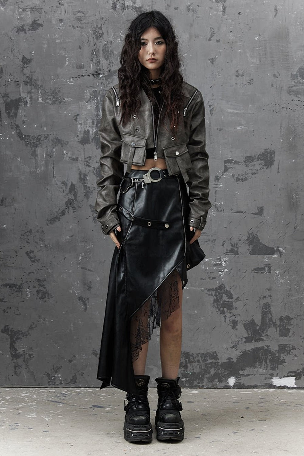 Asymmetrischer Patchworkrock aus Kunstleder