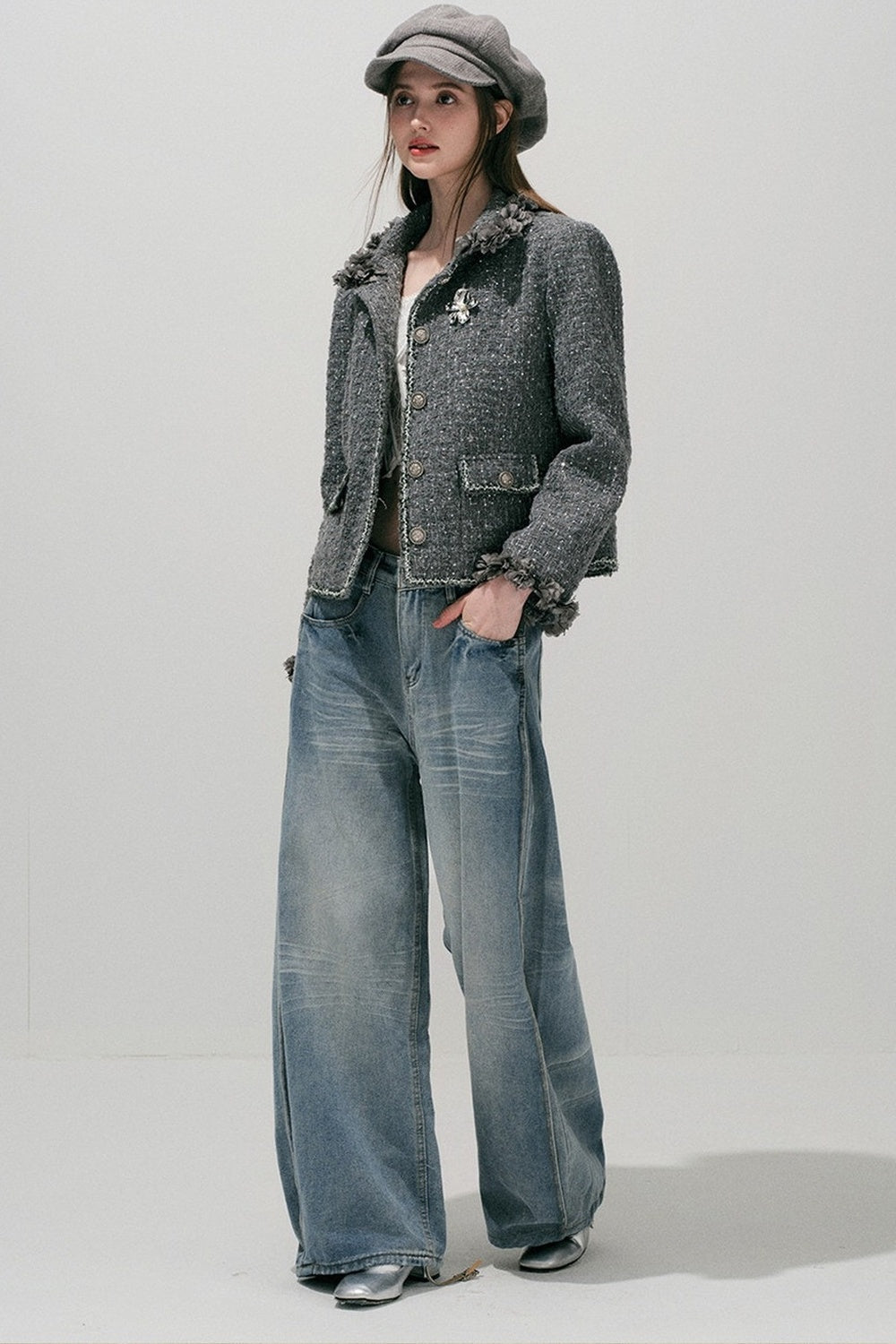 Hellblaue gewaschene Jeans mit weitem Bein