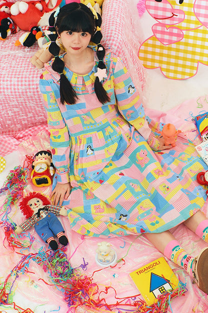 Langärmeliges Kleid mit Originaldruck und Blütenknospenmotiv