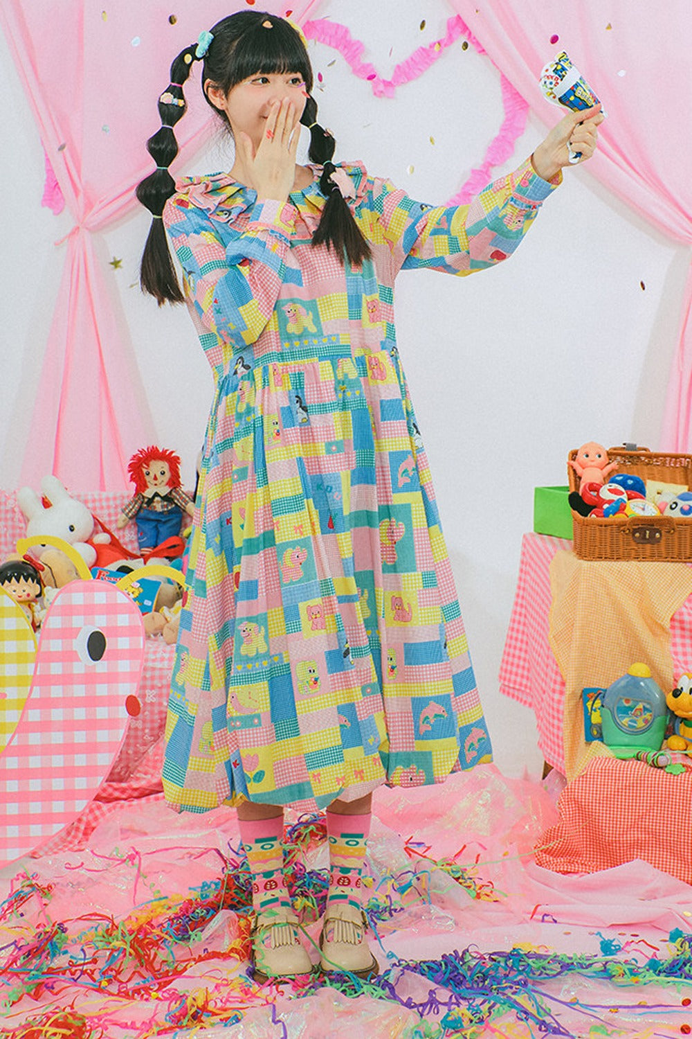 Langärmeliges Kleid mit Originaldruck und Blütenknospenmotiv