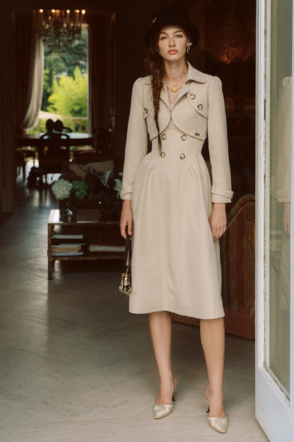 Set aus kurzer Jacke und Kleid