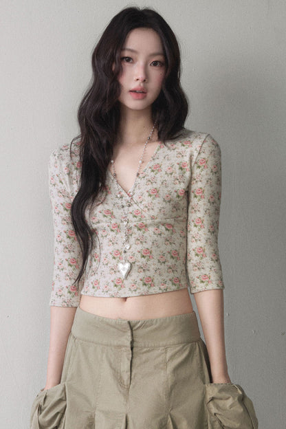 Rose Print Three Quarter Sleeve Knit Top