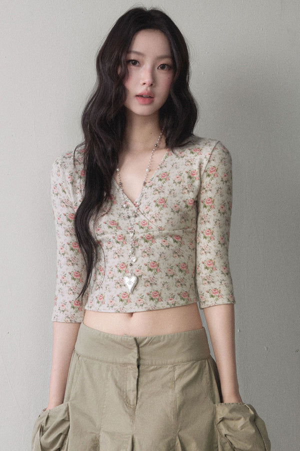 Rose Print Three Quarter Sleeve Knit Top