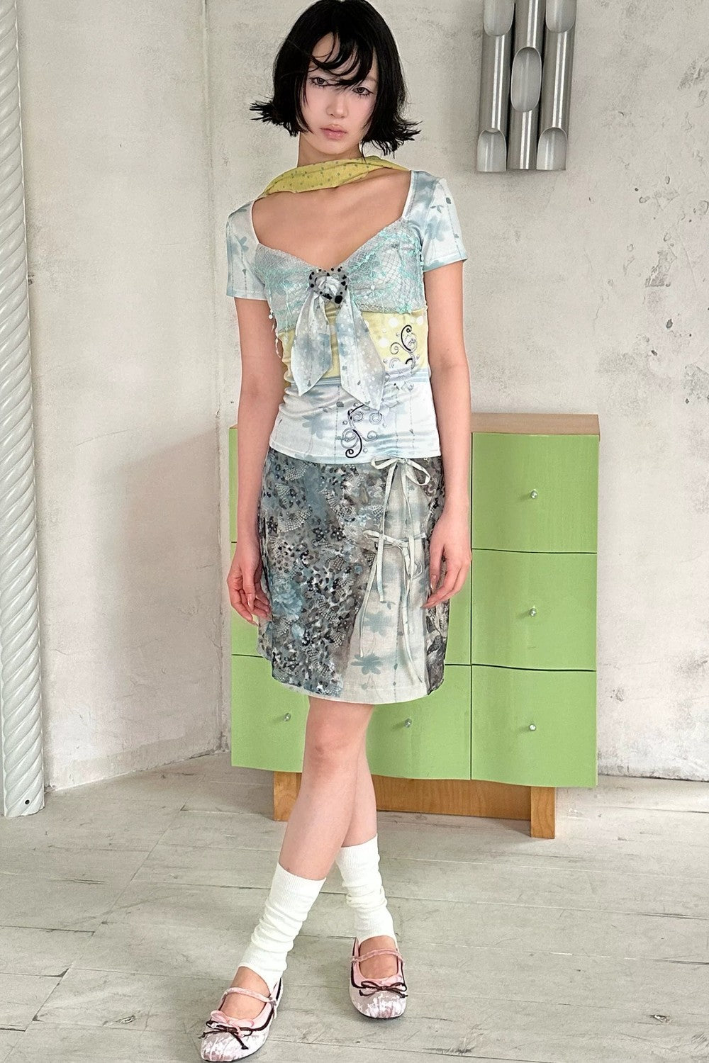 Midi-Rock aus Spitze mit Blumen- und Leopardenmuster