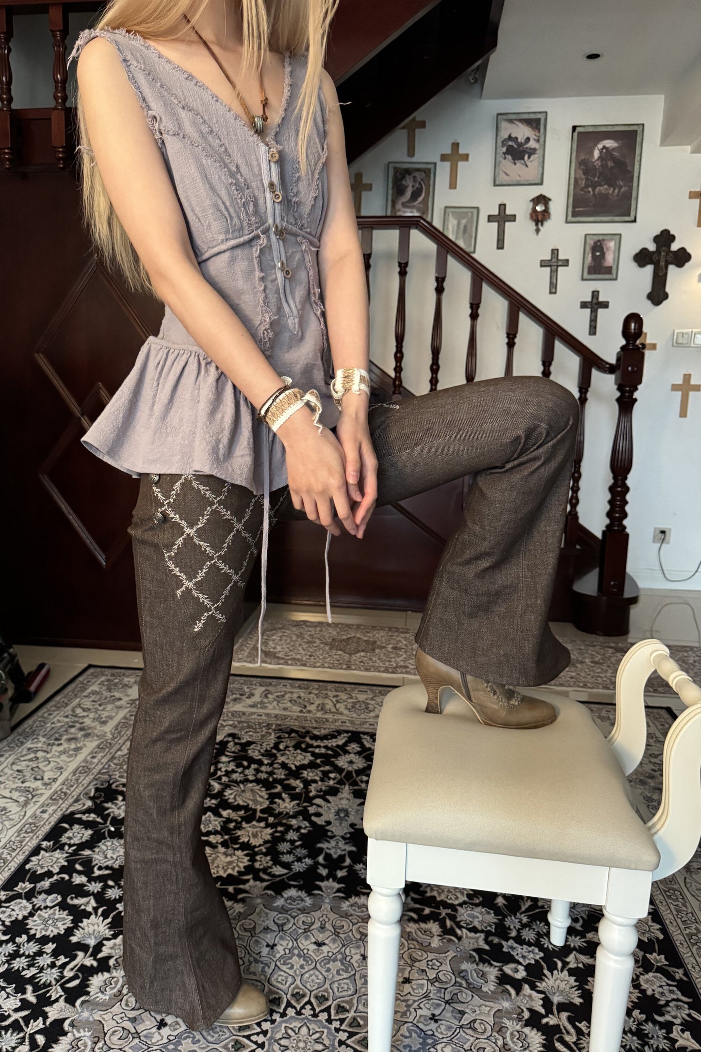 Pantalon évasé en denim patchwork médiéval