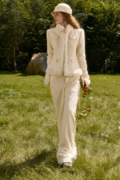 Flauschige kurze Jacke mit Stehkragen und Taschen