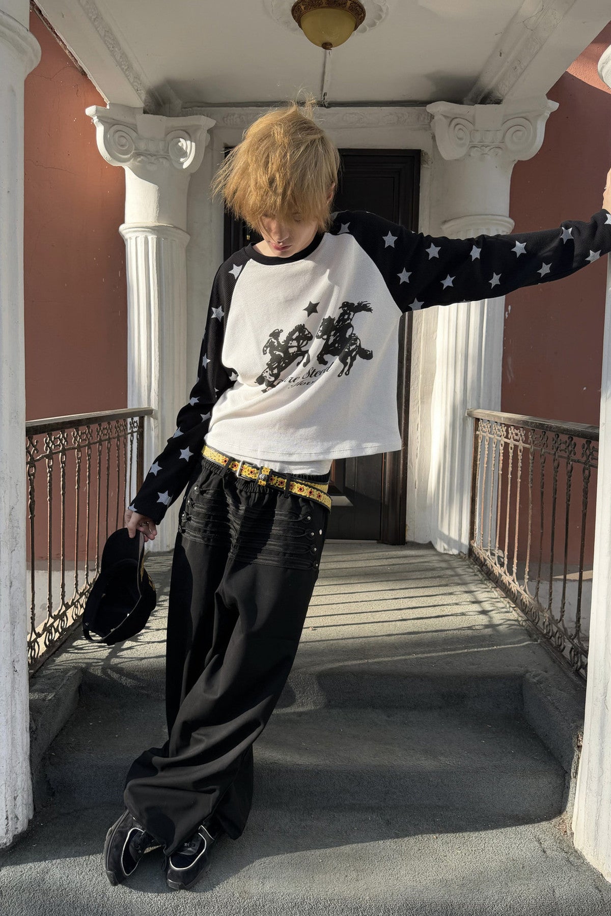 Raglan-T-Shirt mit Ritterturnier-Print und Stern
